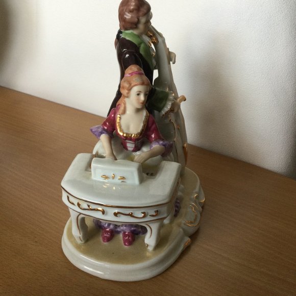 Vintage CDC handmade Rococo porcelain figurine couple play music 7 5/8" - Picture 3 of 7